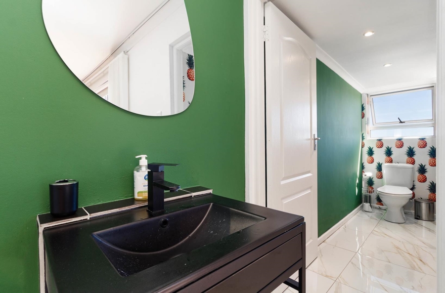 To Let 2 Bedroom Property for Rent in Sea Point Western Cape